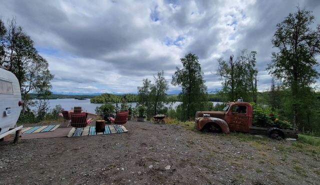 Vintage Trailer with access to Big Lake & Private Campground
