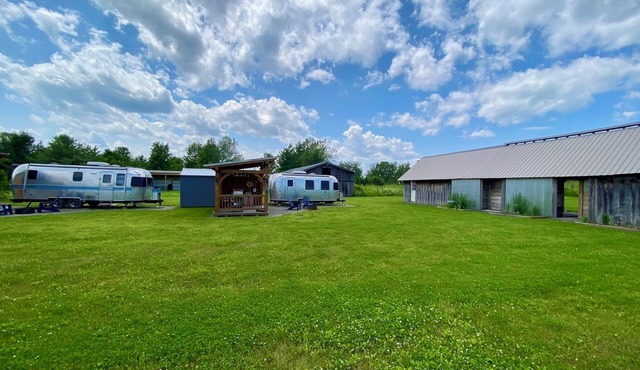 Vintage Villa - 3-suite compound on wine trail- outdoor kitchen, fire pit, games