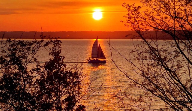 Vintage Waterfront Cottage with Stunning Sunsets