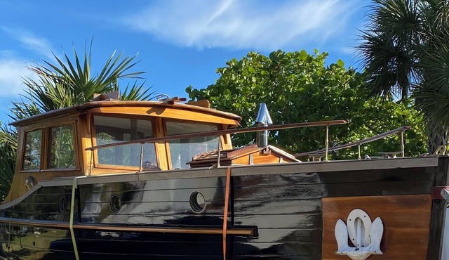 Vintage Waterfront Retreat in Jupiter