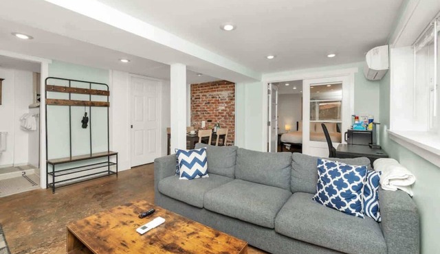 Vintage Westlake Hideaway w/patio & Lake Views!