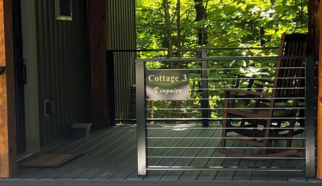 Viognier-Newly Constructed Cottage at Jones von Drehle with Master Suite