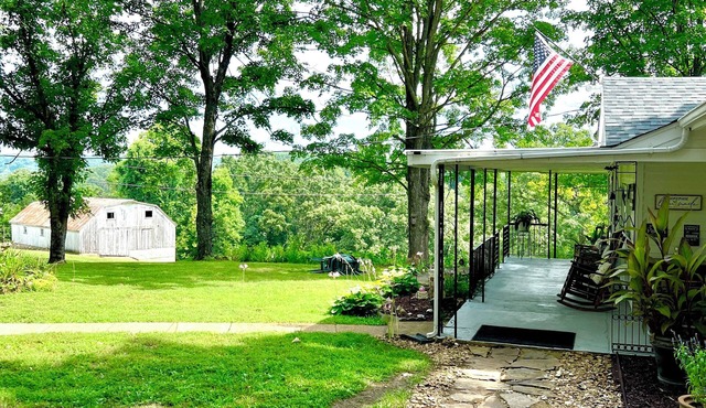 Viola’s Cottage -River access- Peaceful, scenic and Newly Renovated!