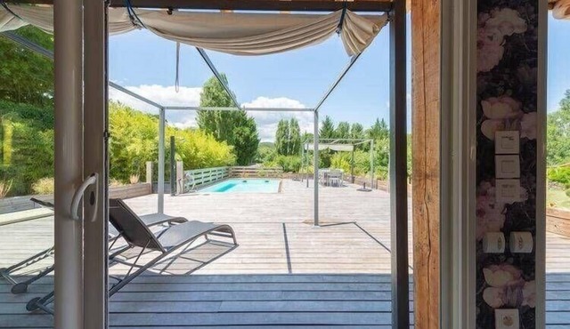 Violet in the Domaine des Fleurs flower estate