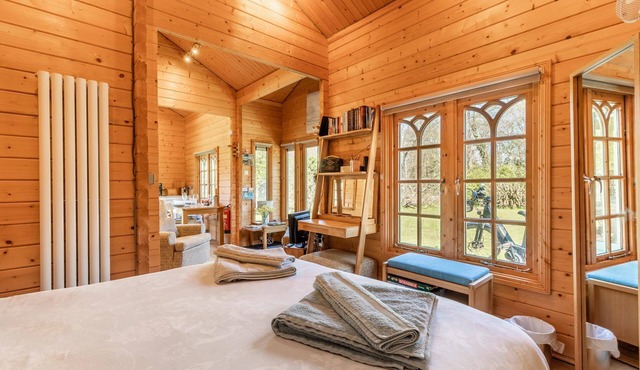 Violet Lodge | Easy access to Norfolk Broads - Norfolk Holiday Properties.