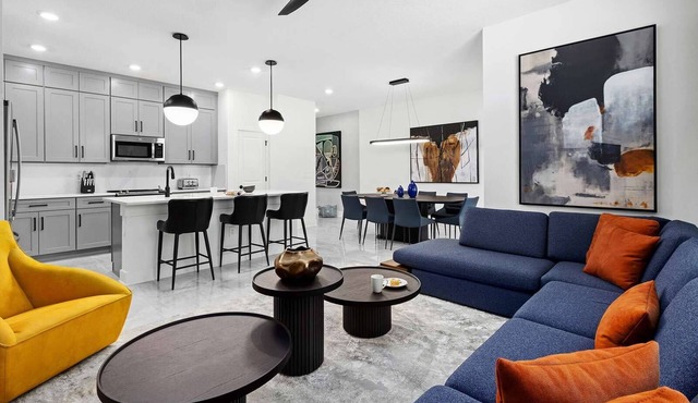 Violet's Vista | Luxe home next to Universal w/spa pool, grand LR/DR, themed BR