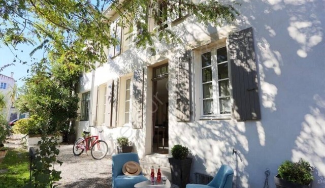 VIOLETTE (4, cours Gambetta, St Martin de Ré)