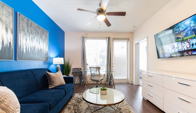 VIP 2 bed/2 bath with pool view, close to LAX & the beach