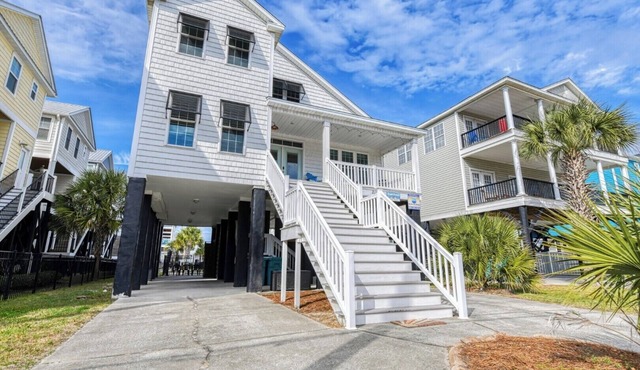 VIP House - Five-bedroom (5th bedroom is an open loft), private pool