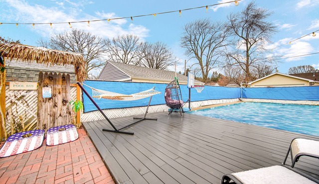 VIP! LUXURY 4BD 5min to Lake Michigan beach Big Pool with heater!