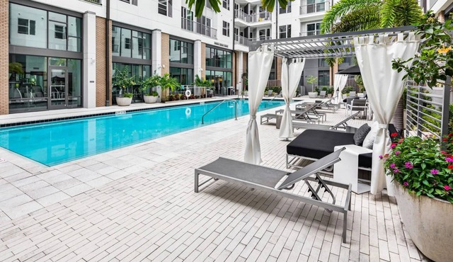 Virelli Apartments Upscale King Suite in the Heart of Orlando w Pool