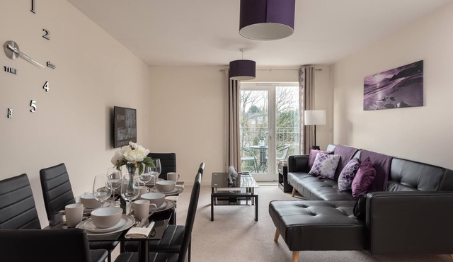 Virexxa Bletchley - Executive Suite - 2Bed Flat with Free Parking