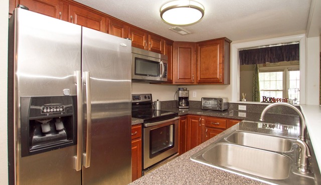 Virginia Beach comfort stay. 9 miles from Oceanfront Free Breakfast & Starbucks