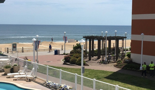 Virginia Beach Oceanfront/Boardwalk, Beach, Pool & Balcony
