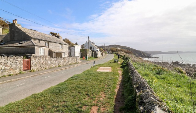 VIRGINIA COTTAGE, family friendly, with open fire in Whitsand Bay