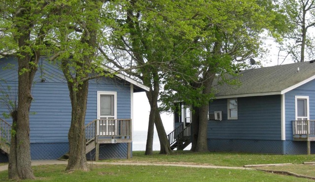 Virginia Landing Camping Resort Cabin 17