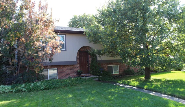 Virginia's Guest House- 4 bedroom home on a quiet corner lot in West Greeley