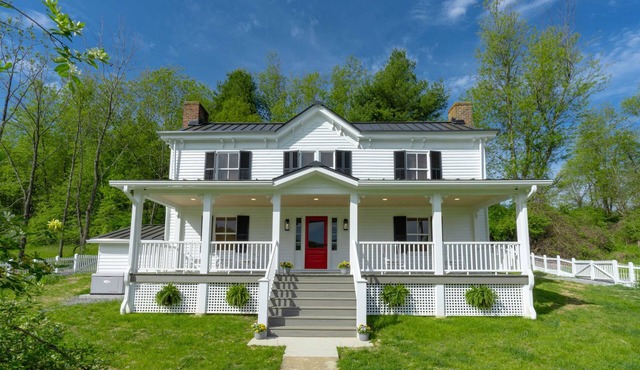 VIRGINIA TECH FAMILIES - 200 YEAR OLD FARMHOUSE