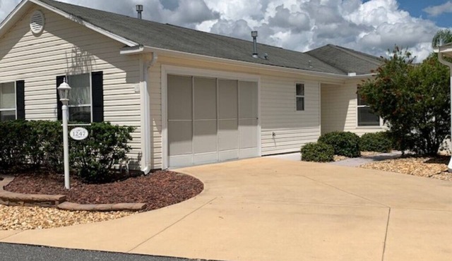 Virginia Trace Villa, Walking Distance to Sumter Landing