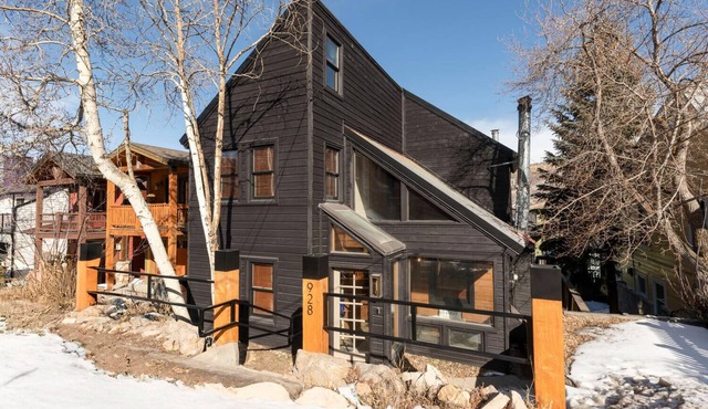 "Virtual" Ski In/Out Old Town Home Short Walk to Lift & Main St 3br+3ba Hot Tub