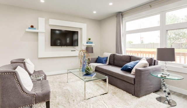 "Virtuoso" Stunning 3BR Upper Suite, sleeps 6