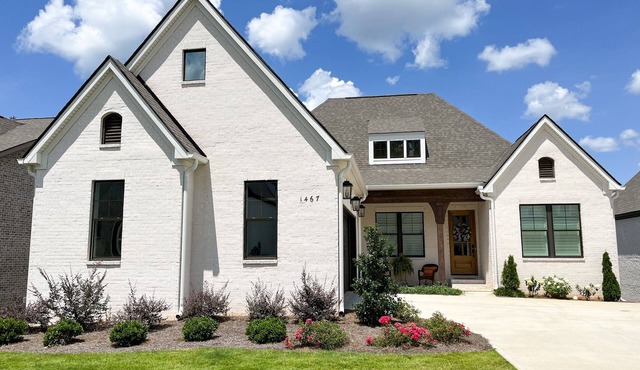 Visit Auburn in Style: Luxurious House on Golf Course, Perfect for Families