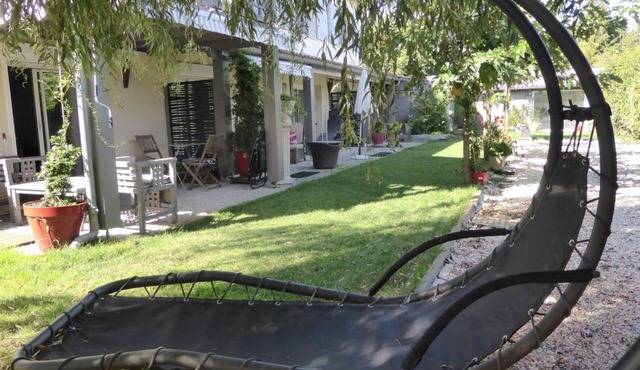 Visit Bordeaux and the surrounding region in a bucolic setting