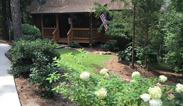 Visit Callaway Garden's for Valentine's Day at Serenity Cabin - Fiber Wifi!