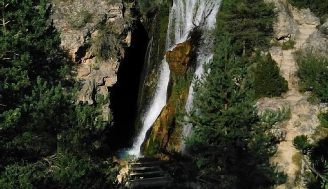 Visit DINOPOLIS and the SKI RESORT