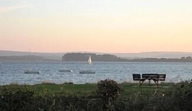 Visit England 4* Rated Apartment With Sea Views direct access to local beach