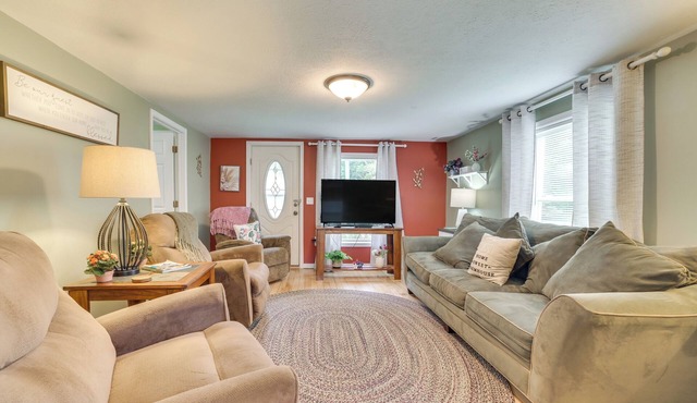 Visit Fife Lake & Traverse Bay! Farmhouse Hideaway