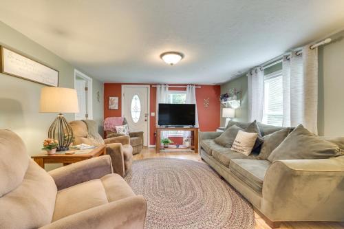 Visit Fife Lake & Traverse Bay! Farmhouse Hideaway