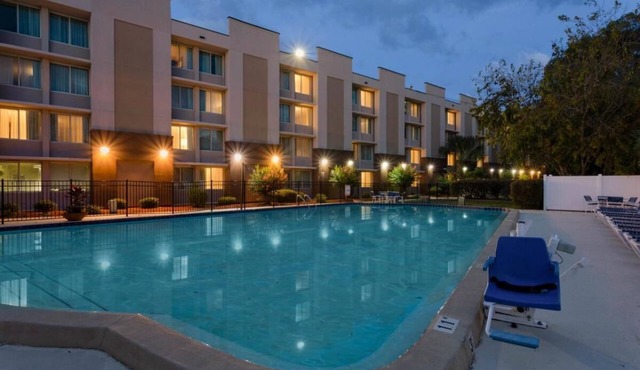 Visit Florida Historic Capitol Museum! Pets Allowed! Free Parking!