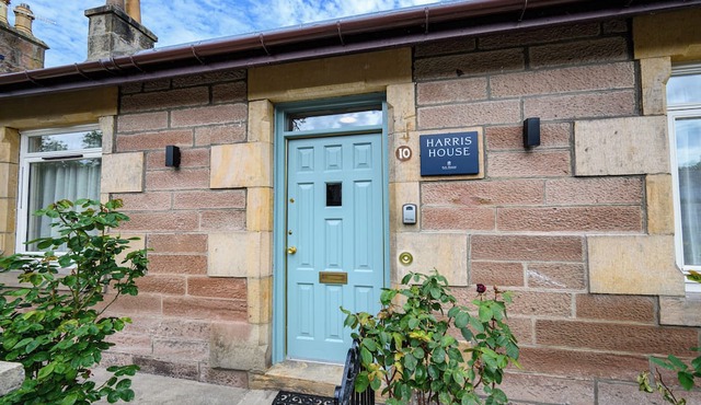 Visit Harris House- Stunning Scottish Cottage in the Highland Capital!