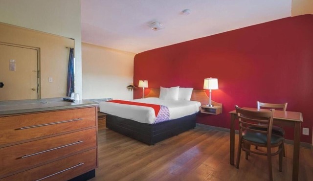 Visit Loghurst Museum with Pet Access and a Quiet Hotel Room