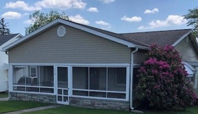 Visit our charming cottage this Fall & Winter. Enjoy the Scenery & Ski Slopes.