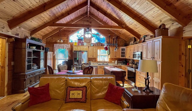 Visit Sparkleberry for Valentines Day- Fiber Wifi! - Close to Callaway Gardens