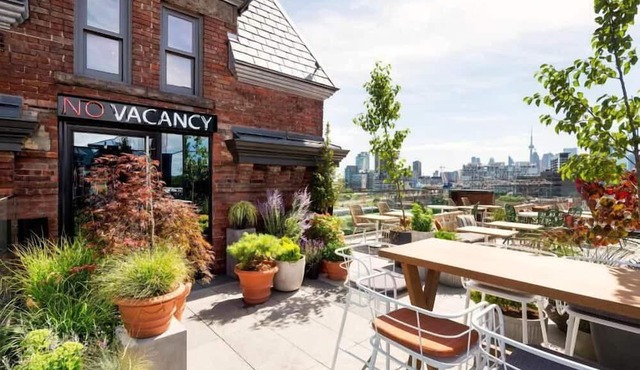 Visit the Iconic CN Tower! 4 Great Units in East End Gem! Rooftop Bar