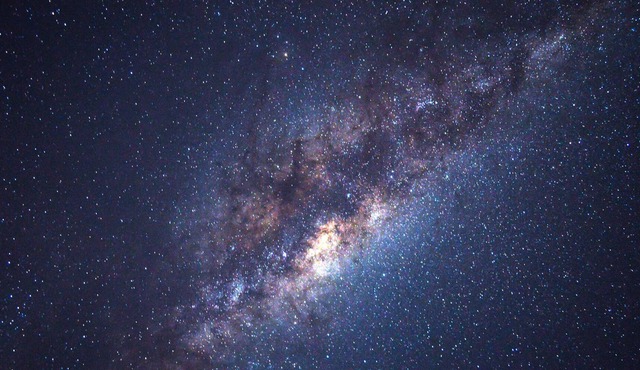 Visit the universe with Stellina.