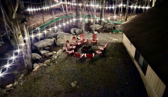 Visit Willow’s Place! All season Pocono Retreat! Kayaks, Canoes and Pedal Boat!