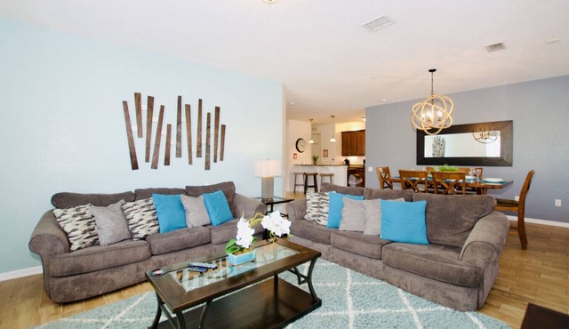 Vista Cay at Epic Universe : Luxury 4 bedroom condo