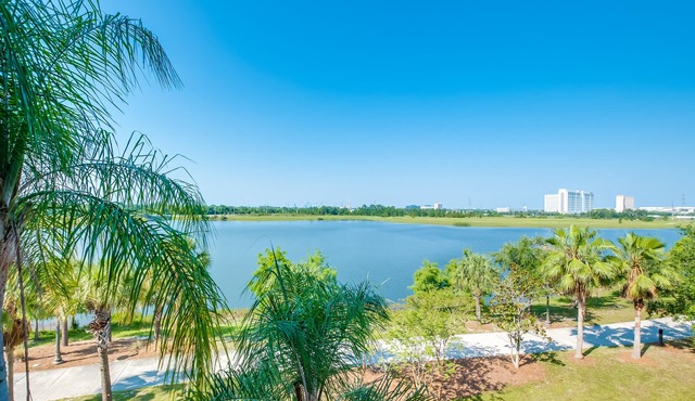 Vista Cay Lake Front Next to Clubhouse Huge.