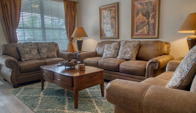 Vista Cay Luxury Lakeview 3 bedroom condo