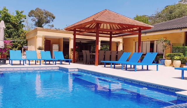 VISTA DEL LAGO TUSCAN MASSION 2.5 ACRES TERRIGAL HOLGATE HEATED POOL 2WOOD FIRES