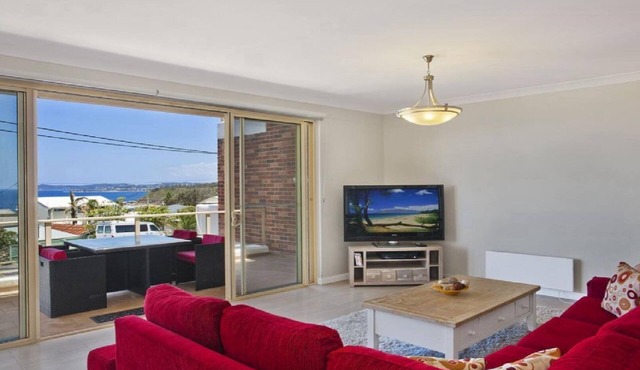 VISTA DI MARE | Short walk to beach | Accom Holidays