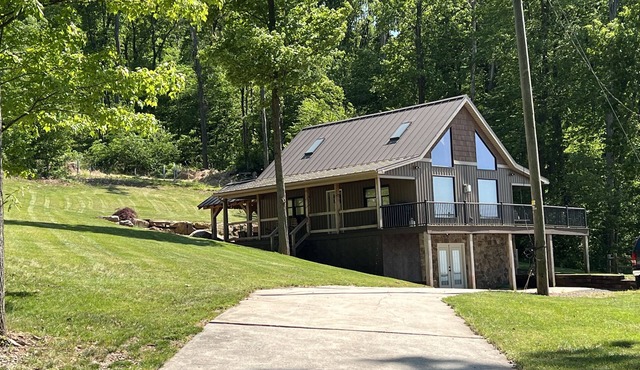 Vista Getaway - Secluded country cabin, with wrap around porch and patio