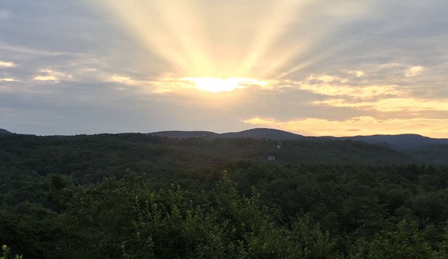 Vista Greystone Lodge-Incredible view! Streaming tvs! Wifi! Private! Sleeps 10!