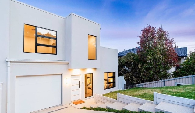 Vista Heights - Contemporary Entertainer