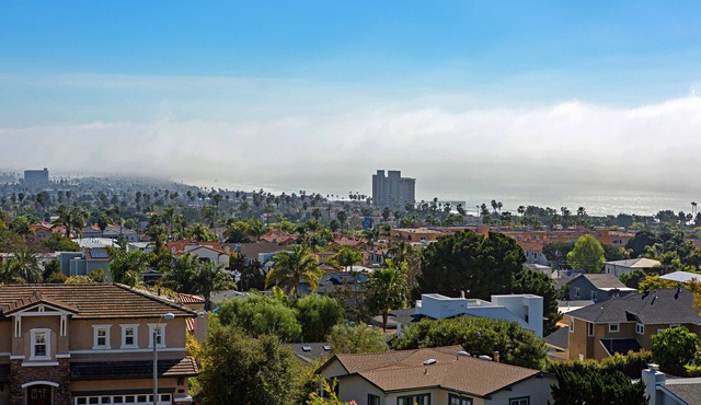 Vista La Jolla offers a central location to world famous La Jolla beaches