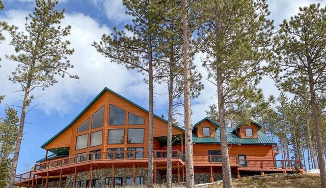 Vista Lodge 7 BR Villa with Hot Tub, Sauna and Panoramic Mountain Views